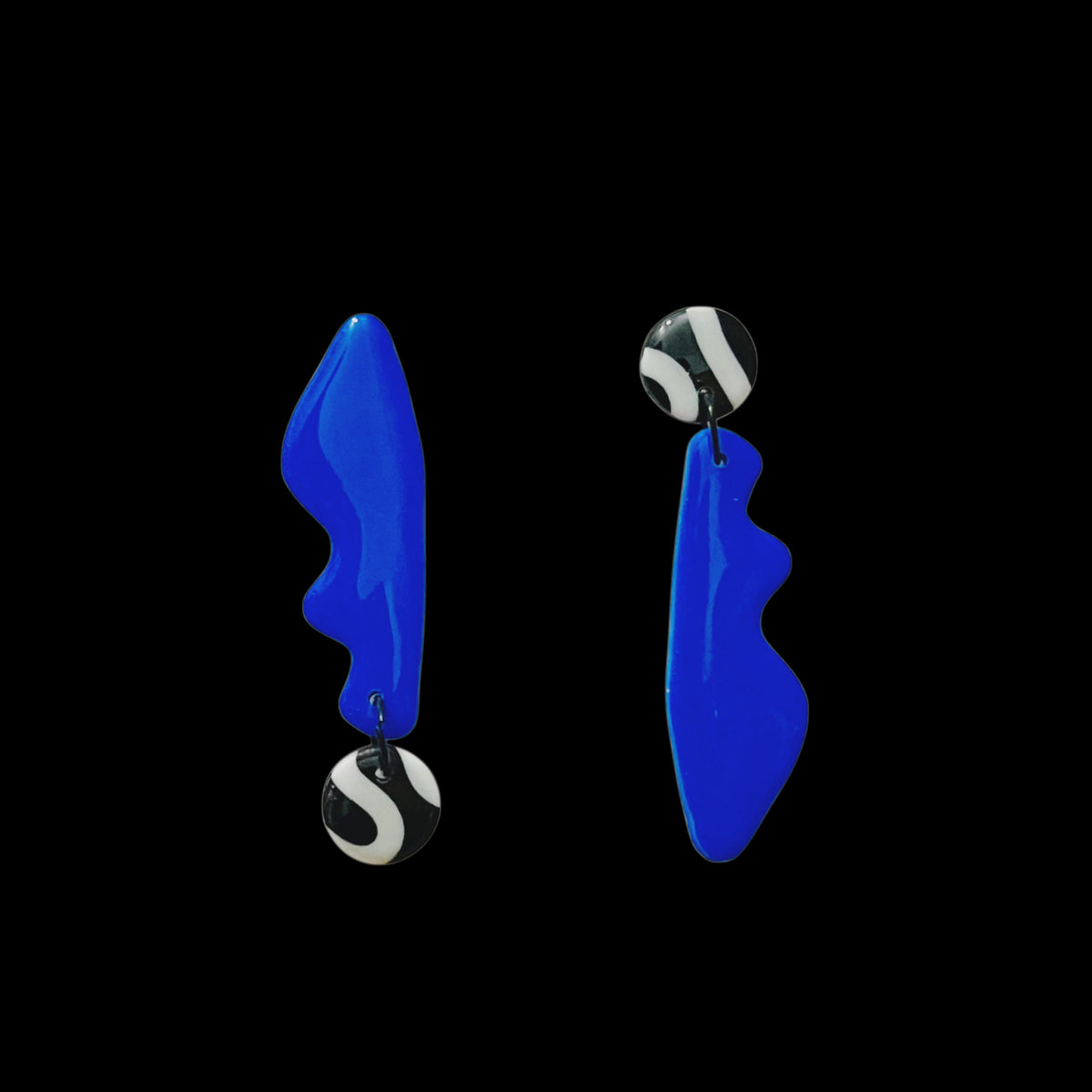 Zero gravity (blue)