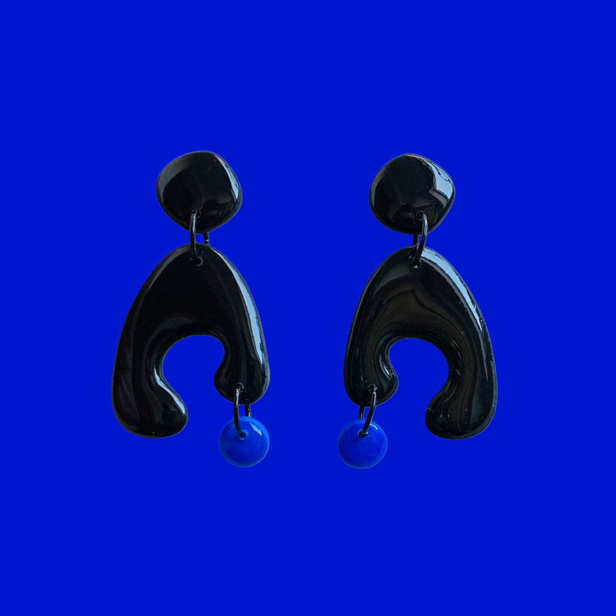 Boomerang (black with little blue)
