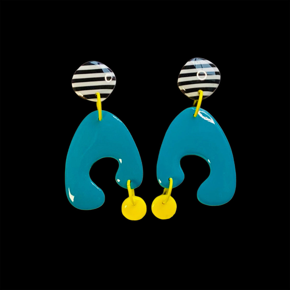 Boomerang (teal with yellow)
