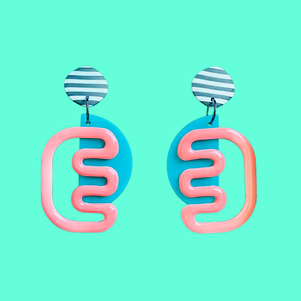 D met M (teal and peach pink)