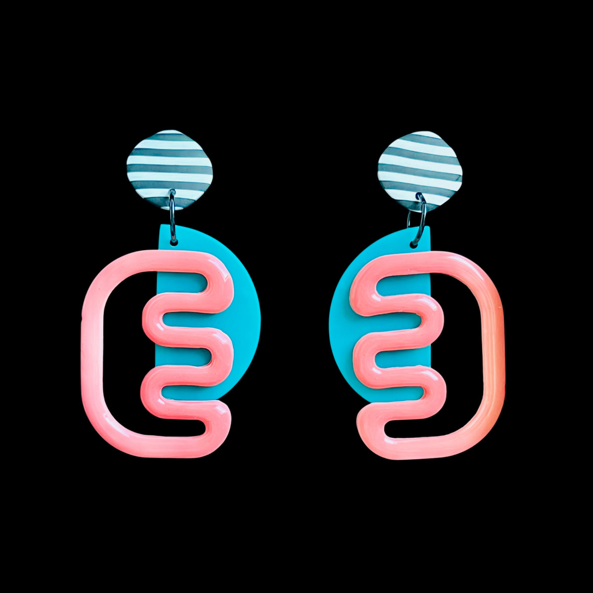 D met M (teal and peach pink)