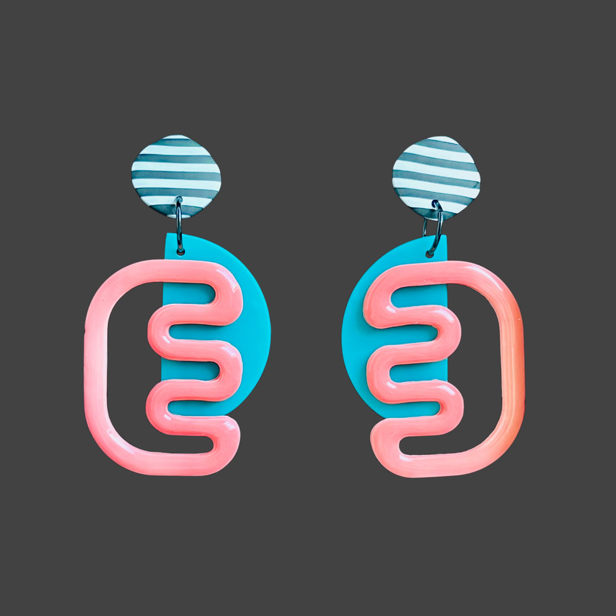 D met M (teal and peach pink)