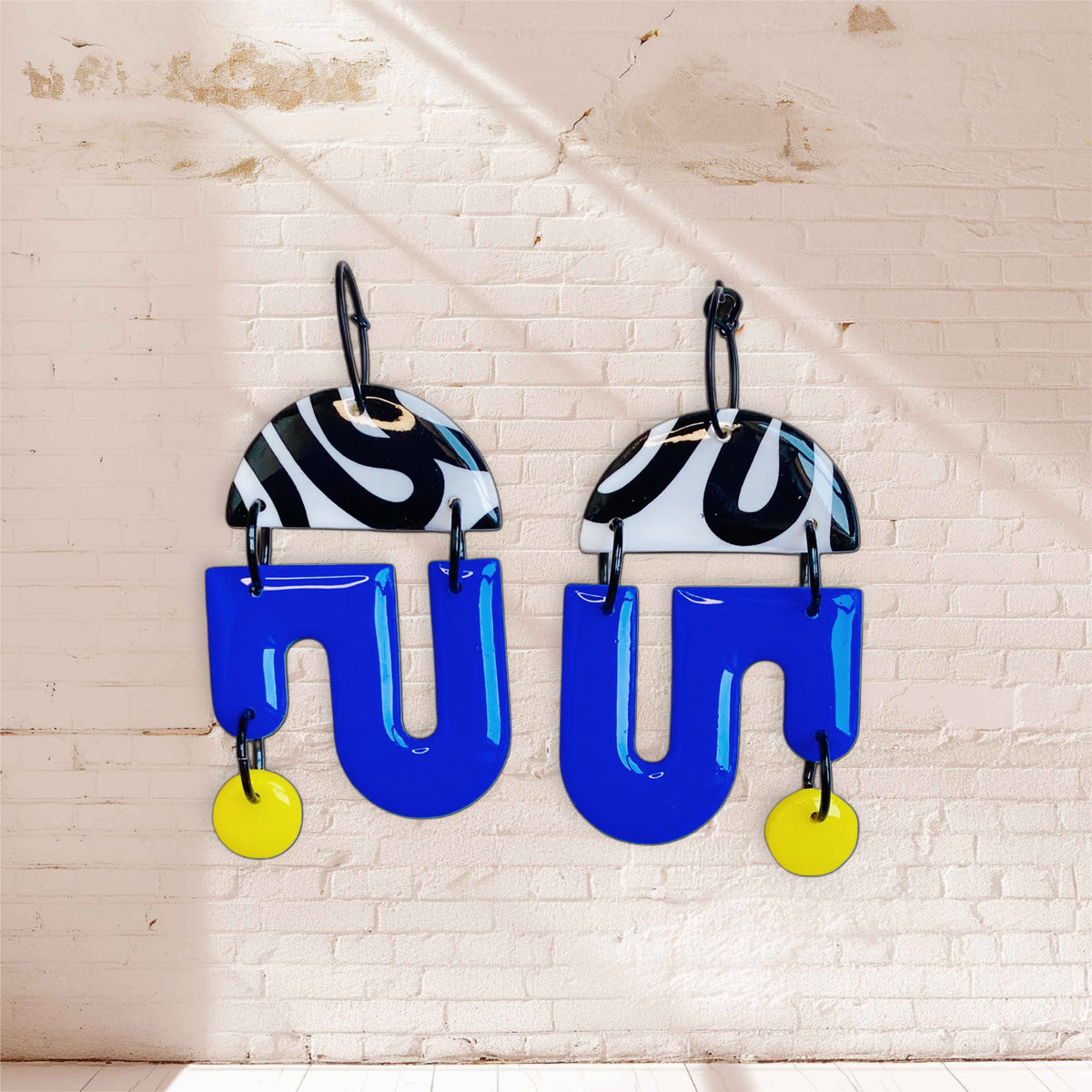 Floating House (blue and wiggle black white)