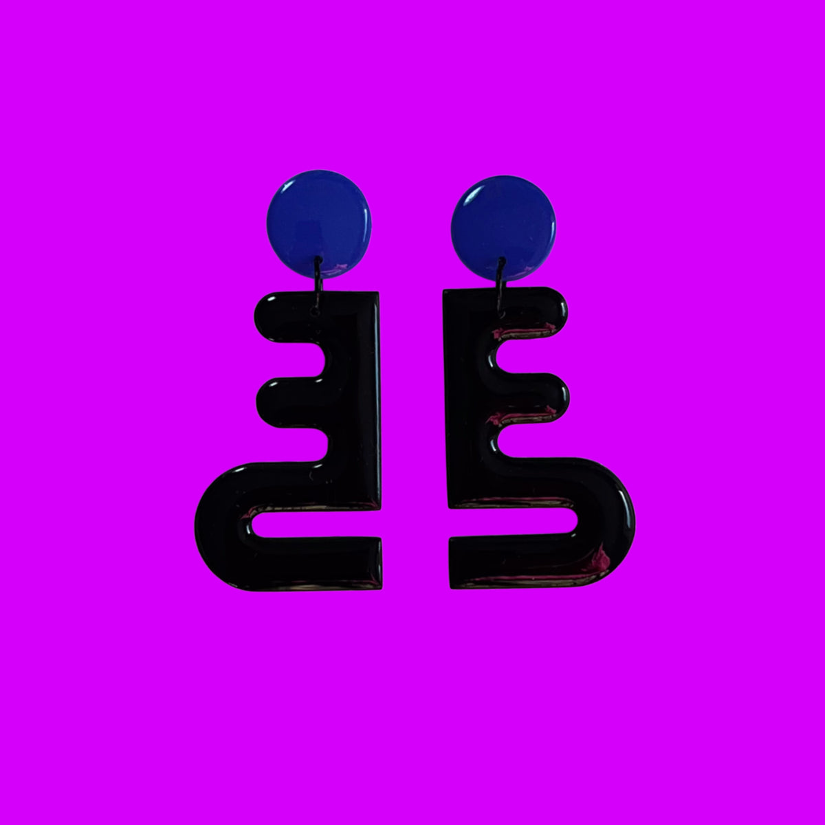 large dangly earring- Dragon 龍　(Black and Blue)