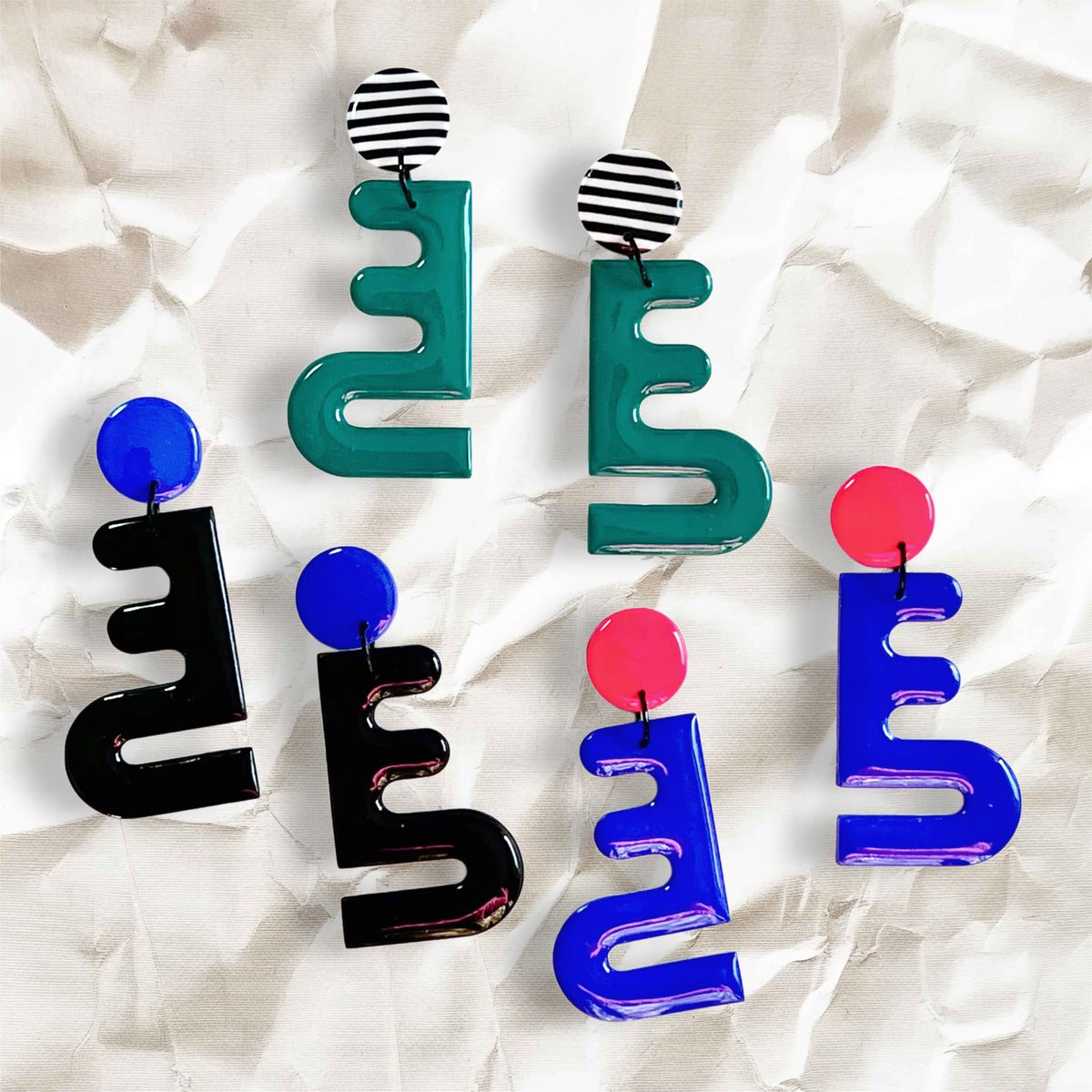 large dangly earring- Dragon 龍　(Black and Blue)